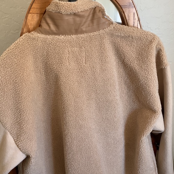 Abrocrombie fleece jacket - Picture 4 of 4